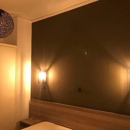 Renovated Minimal Next To Metro アパート アテネ